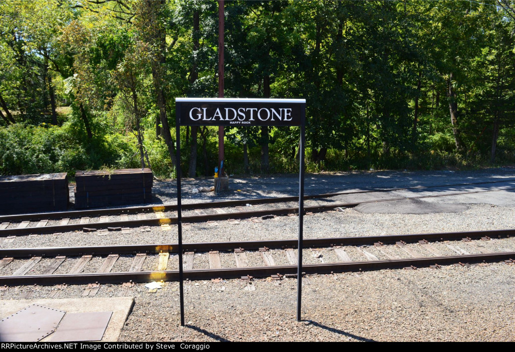  Gladstone Happy Rock